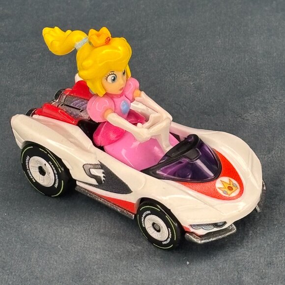 Hot Wheels Princess Peach Die-Cast Car Mario Kart 2019 Mattel Nintendo - Picture 1 of 7
